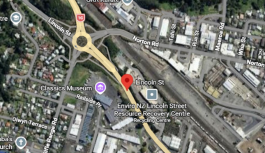 Pedestrian critically injured after Hamilton crash, roads closed