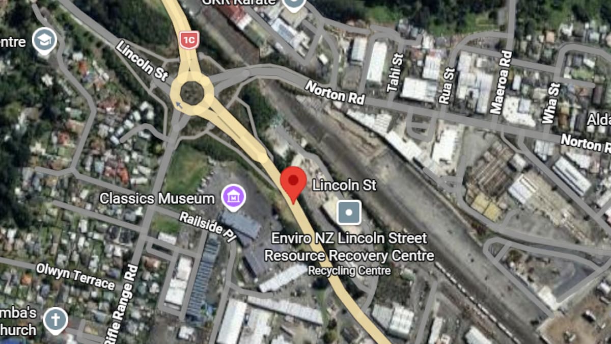 Pedestrian critically injured after Hamilton crash, roads closed