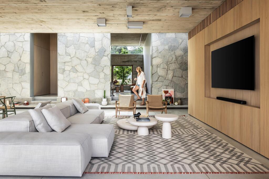 Square VIBIA lighting fixtures designed by Arik Levy (Photo: Amit Geron) הבית היפה בישראל, תכנון: פיצו קדם אדריכלים