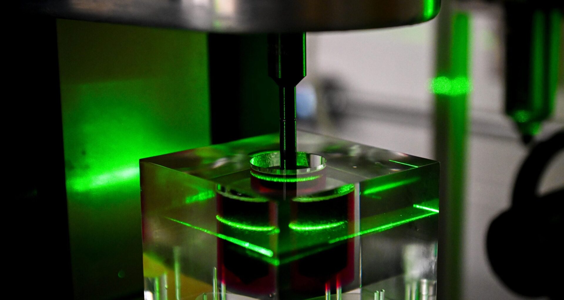 Scientists Discover Two Competing Memories in Matter