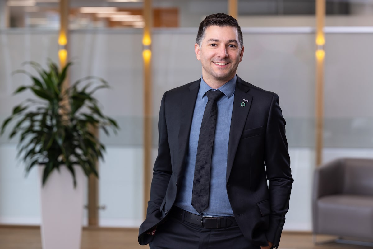 This advisor dreamed of a career in finance as a teen, so he put up a CA recruitment poster on his bedroom wall