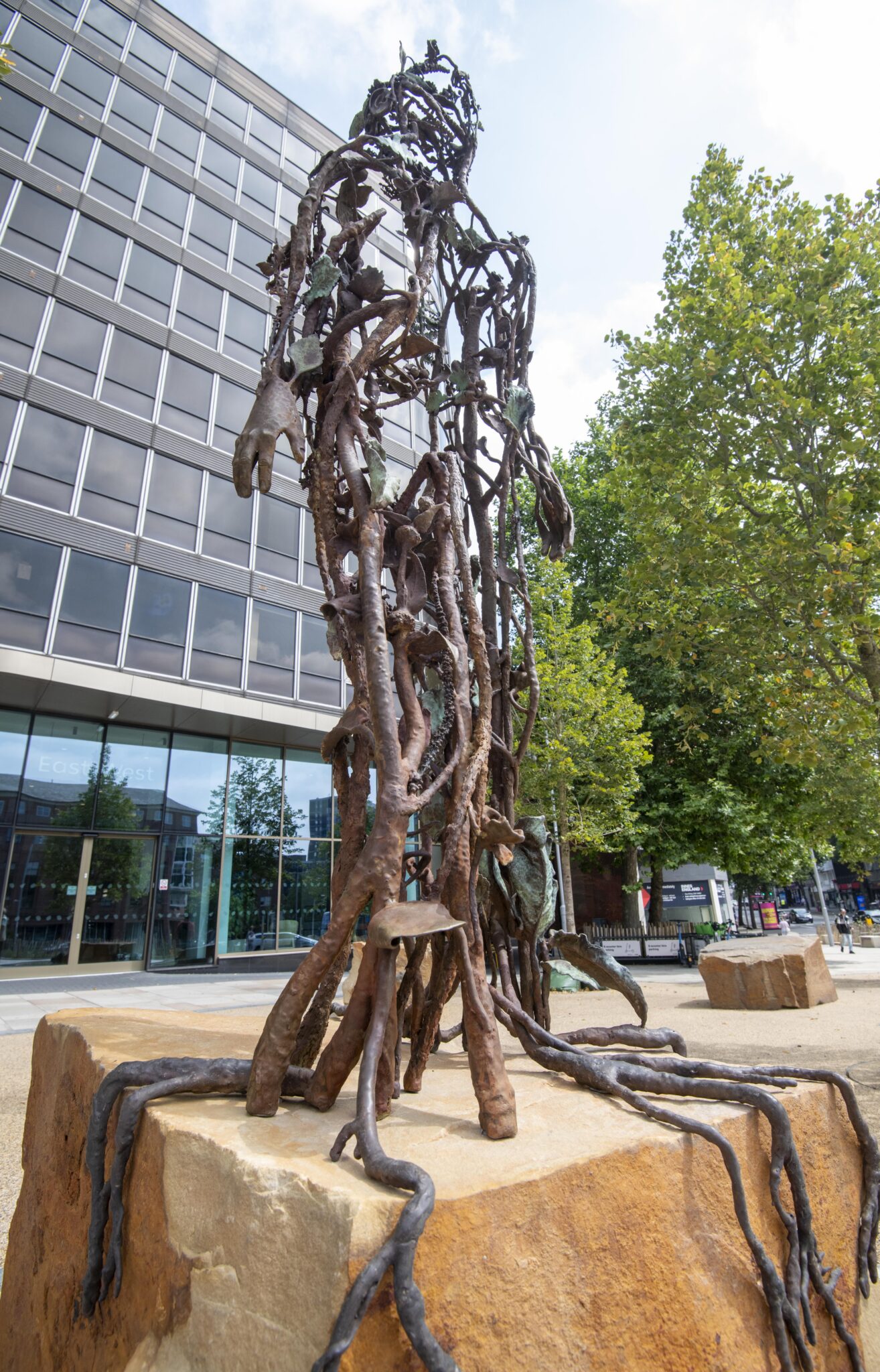 Maid Marian statue unveiled in Nottingham City Centre WFP9866 1314x2048 1
