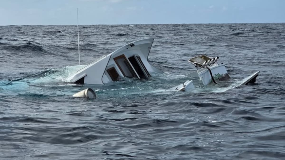 Three rescued after launch sinks near Poor Knights Islands