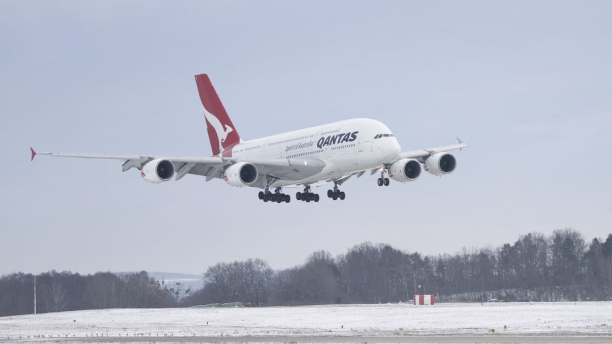 Qantas pilots to consider strike as long-awaited Project Sunrise aircraft about to arrive