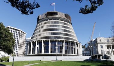 Officials warned English-first logo change could harm Crown–Māori ties