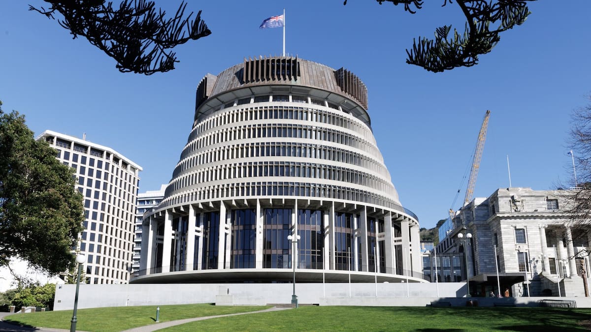 Officials warned English-first logo change could harm Crown–Māori ties