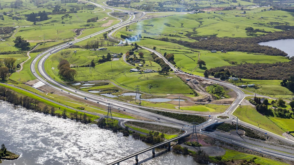 One dead after early morning crash on Te Ohaki Rd near Rangiriri, Waikato