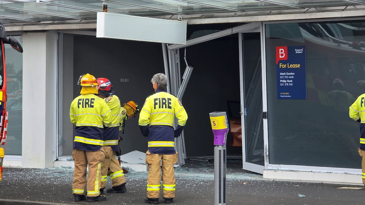 Serious crash closes 3rd Ave and Cameron Rd intersection in Tauranga