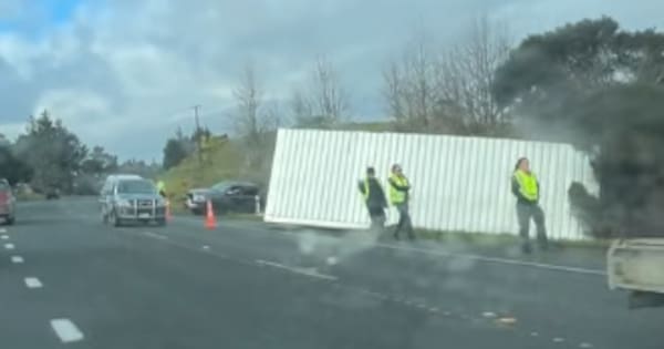 Portable cabin falls onto car in crash north of Whangārei