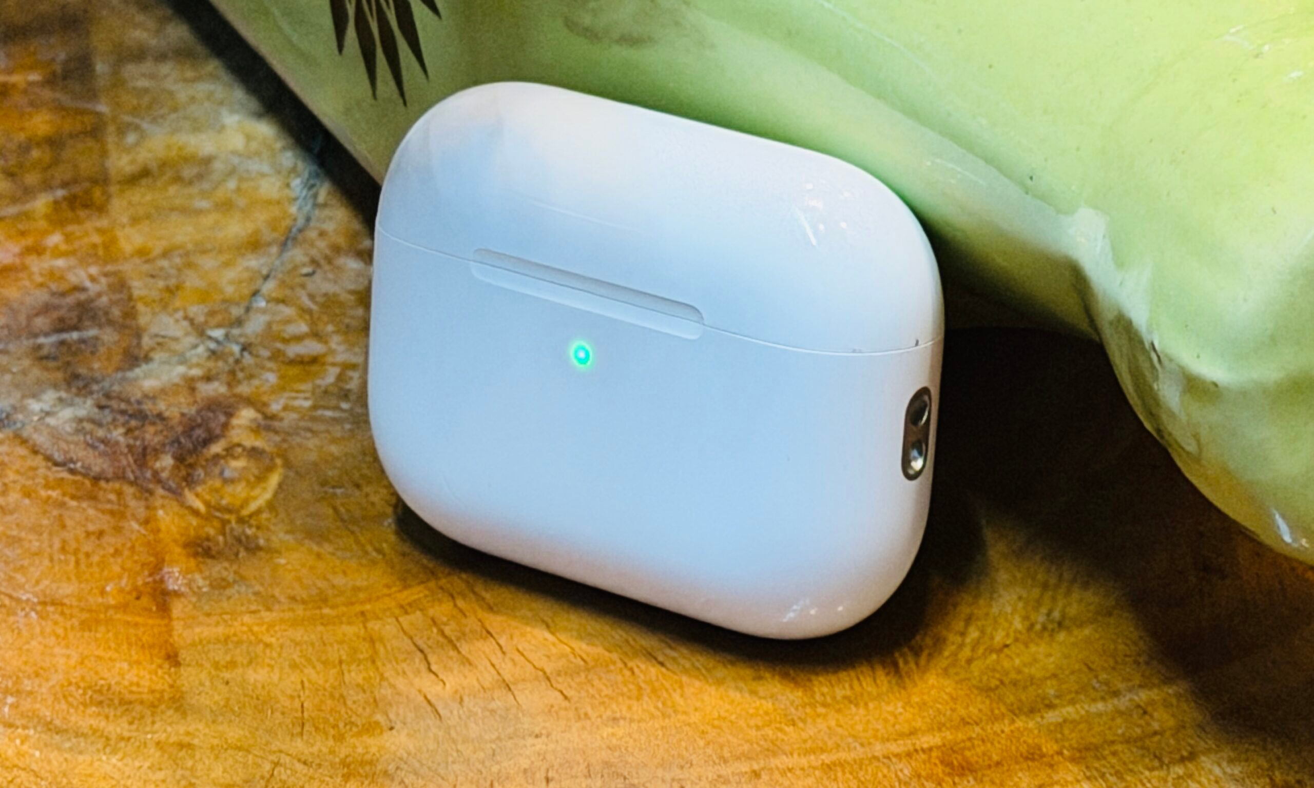 AirPods Pro 3 lights on