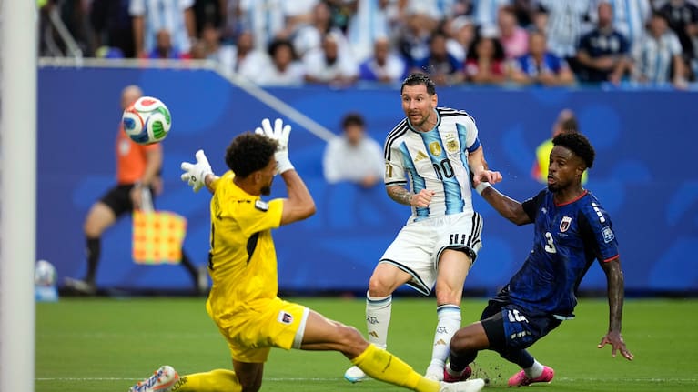 Argentina's Lionel Messi (10) scores their first goal against Cape Verde goalkeeper Vozinha (1) during the World Cup round of 32 match between Argentina and Cape Verde