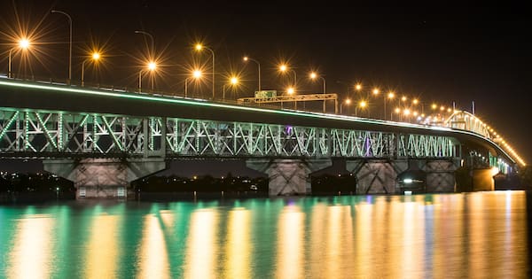 Man allegedly jumps into Waitematā Harbour from motorway to escape police