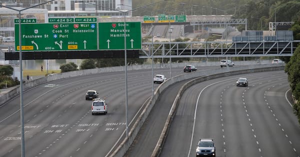 Govt pulls flagship roading projects into the slow lane