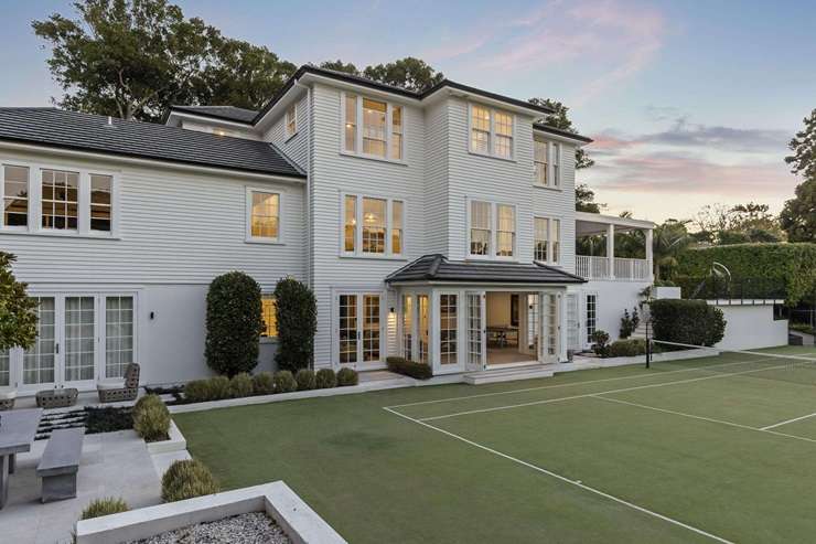 Barfoot & Thompson luxury agent Paul Neshausen takes OneRoof prestige reporter Catherine Smith and NZ Herald’s Ricardo Simich on a tour of one of Auckland’s most expensive homes. Video / OneRoof