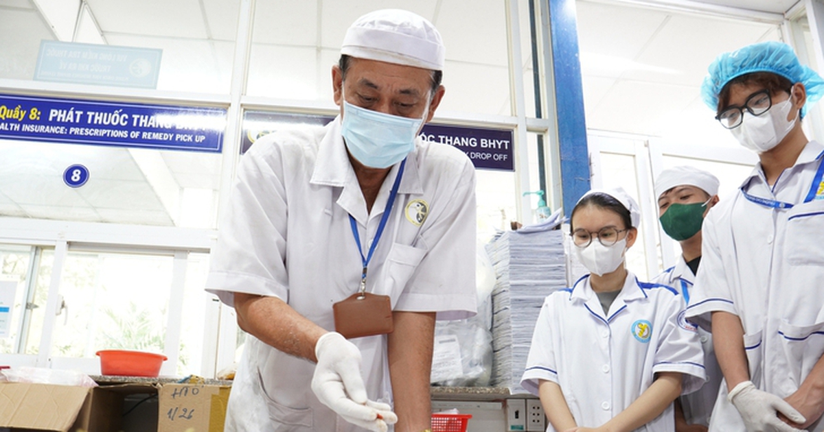 How traditional medicine herbs are processed at Ho Chi Minh City Traditional Medicine Institute