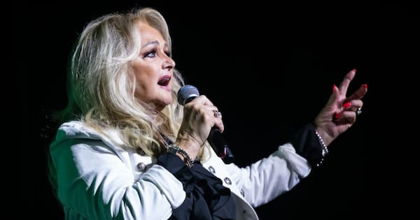 Tributes flow for 'one of a kind' Bonnie Tyler following her death