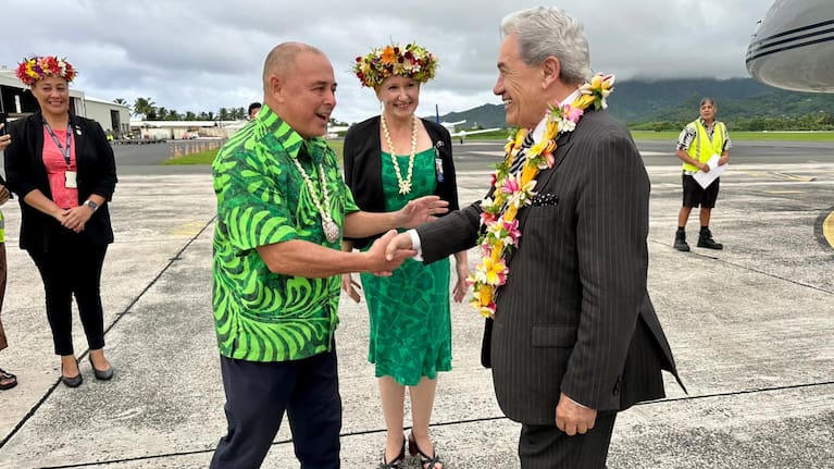 Cook Islands PM mark Brown welcomes NZ Foreign Minister Winston Peters. (Image: MFAT)