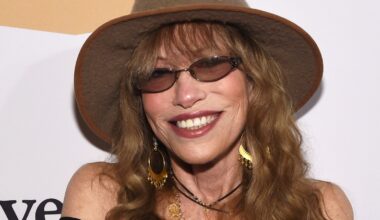 Carly Simon Reveals Parkinson's Disease Diagnosis