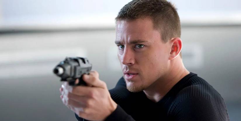 Channing Tatum pointing gun in 'G.I. Joe Rise of Cobra'
