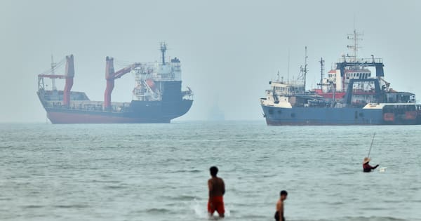 US resumes strikes on Iran as Tehran hits UAE tankers and Bahrain