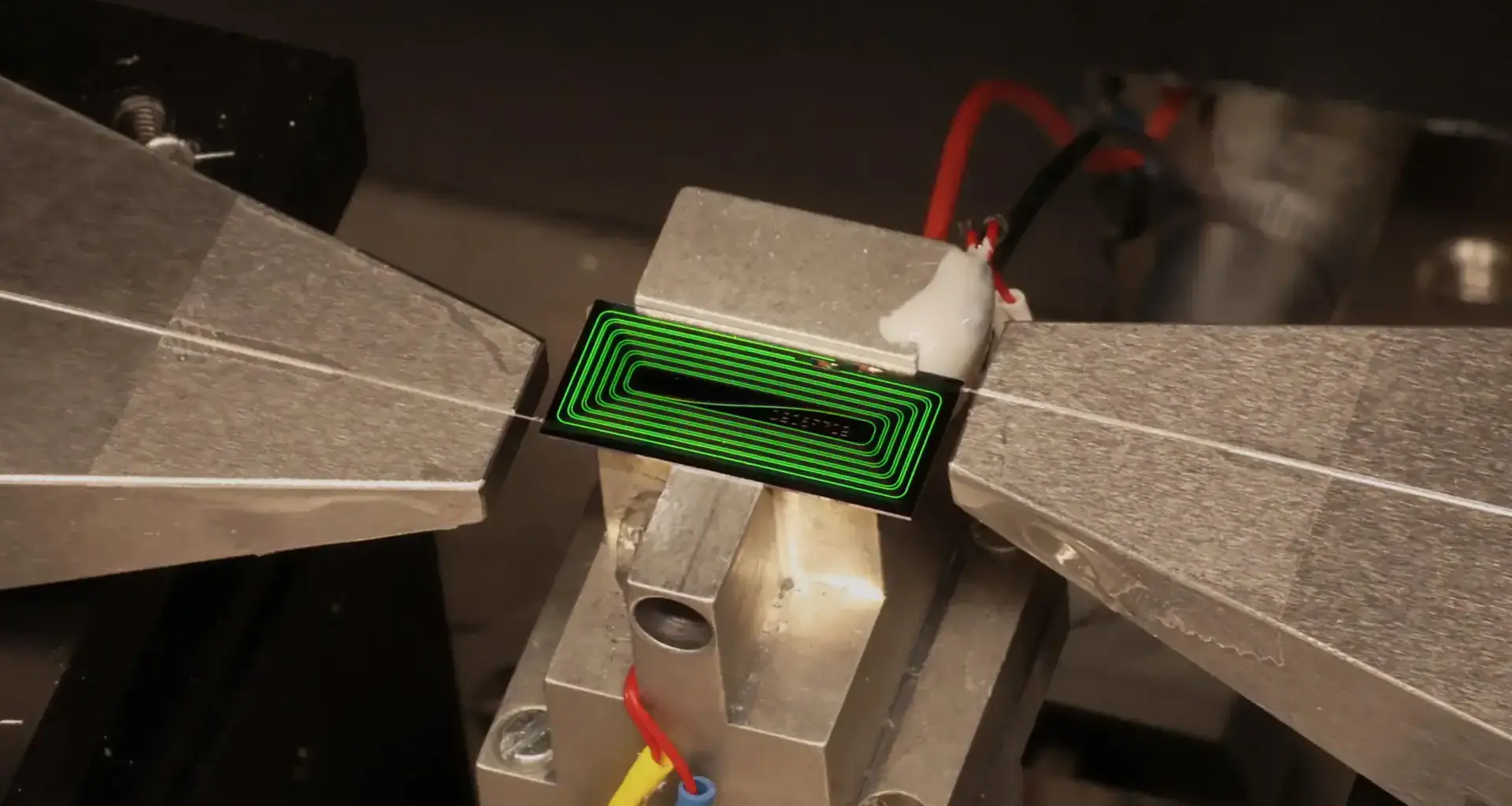 Physicists Finally Figured Out How to Fit an Ultrafast Pulsing Laser onto a Microscopic Computer Chip
