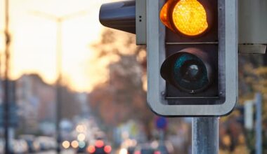 AI-powered traffic lights trialled – but who gets priority?