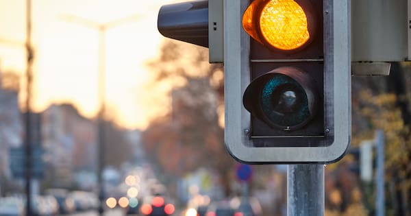 AI-powered traffic lights trialled – but who gets priority?