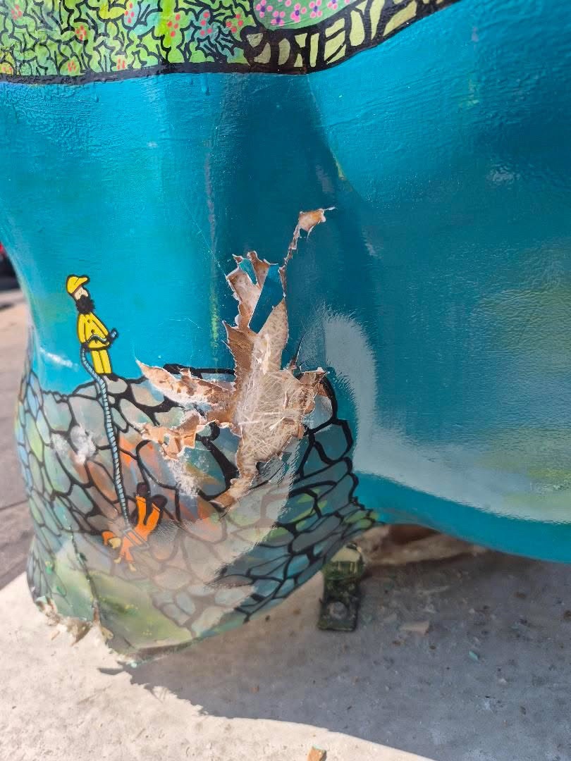 The base of the Scottie dog was damaged.
