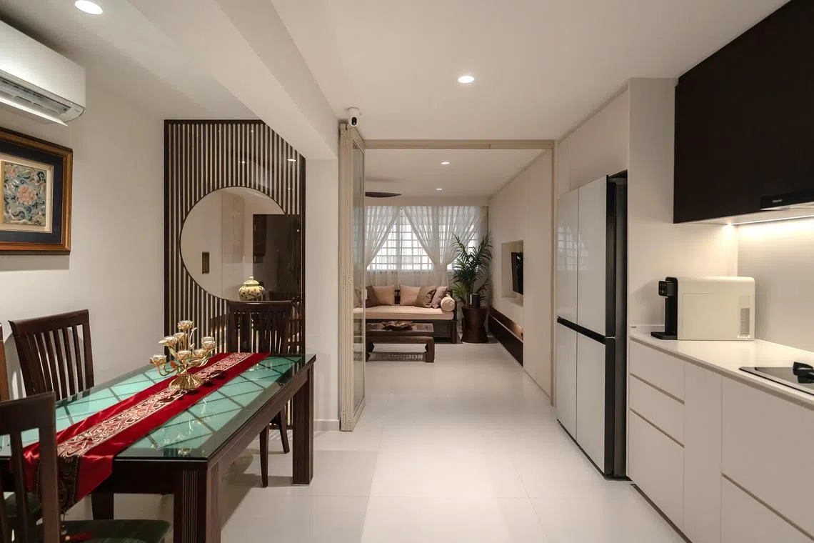 The slatted partition by the dining area was inspired by Chinese restaurants.