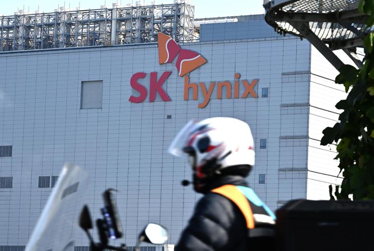 A delivery worker passes in front of an SK hynix chip plant in Icheon, Gyeonggi Province, in this file photo from Oct. 29, 2025. Chip giants' artificial intelligence‑driven windfall profits fuel debate over how to share “excess gains” with the wider society. Newsis