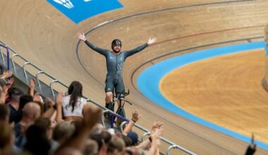 Para-cyclist Devon Briggs wins Commonwealth gold, sets new record