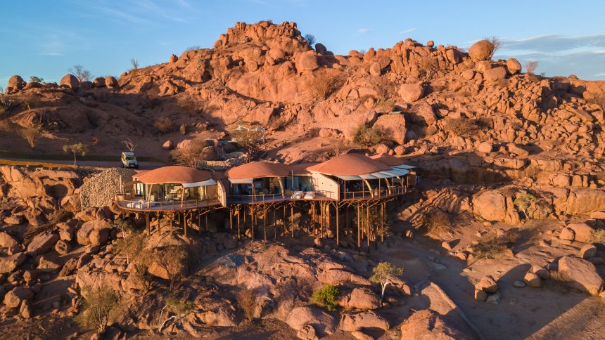 Onduli Enclave uses the surrounding environment to its advantage.