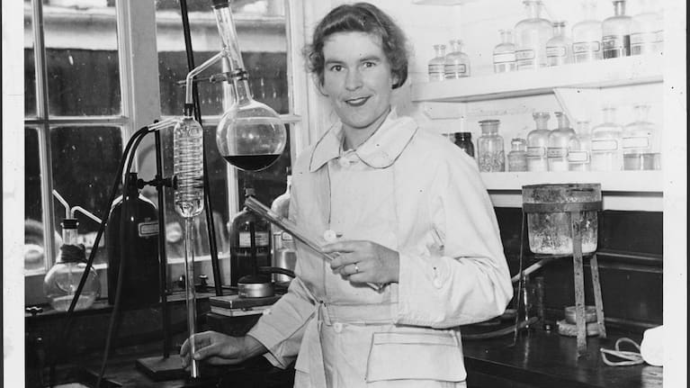Dr Greta Stevenson in a laboratory in 1941