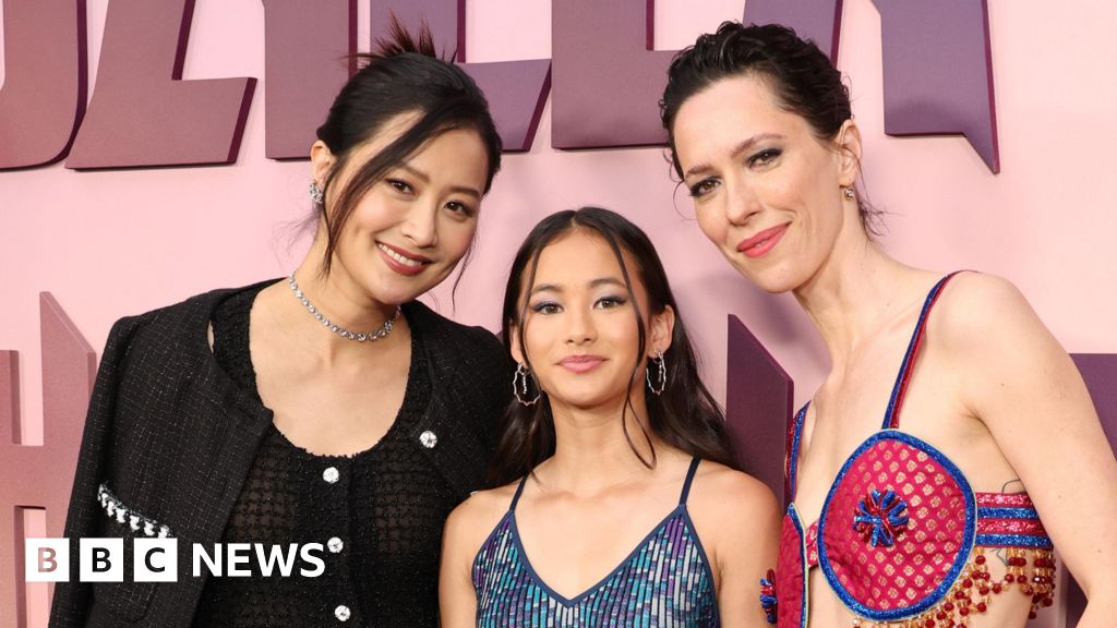 'Devastated' Millie Bobby Brown leads Kaylee Hottle tributes - BBC