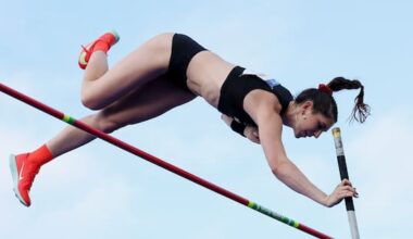 Eliza McCartney wins gold in women's pole vault, Ayris takes bronze