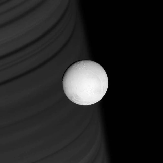 Listen to The Horrifying 'Scream' of Saturn Before Cassini Plunged to Its Death