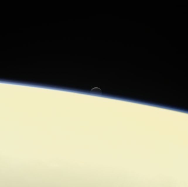 Listen to The Horrifying 'Scream' of Saturn Before Cassini Plunged to Its Death