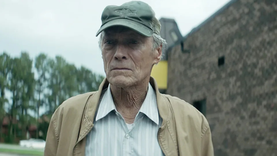 Clint Eastwood, in green hat and button up shirt, stars and directs the Mule (2018).