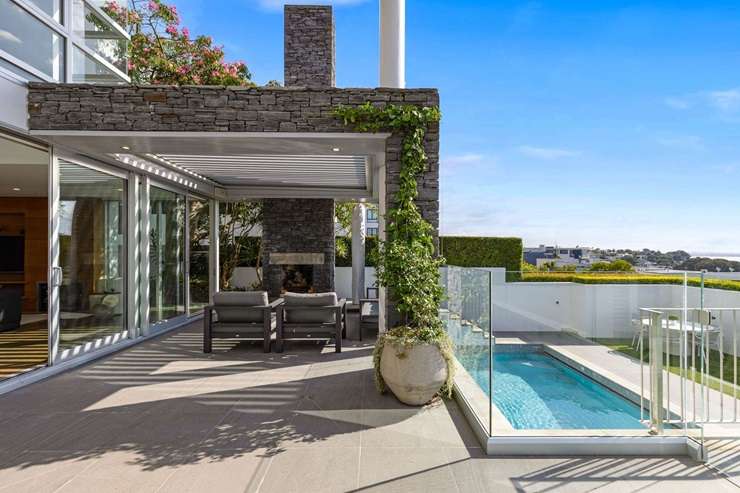 Barfoot & Thompson luxury agent Paul Neshausen takes OneRoof prestige reporter Catherine Smith and NZ Herald’s Ricardo Simich on a tour of one of Auckland’s most expensive homes. Video / OneRoof