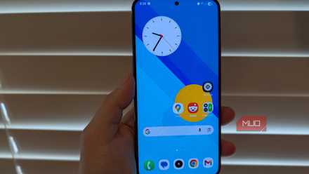 Samsung Galaxy with Analogue Clock Widget