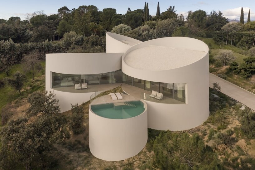 five intersecting cylinders shape fran silvestre arquitectos' house in madrid - 1