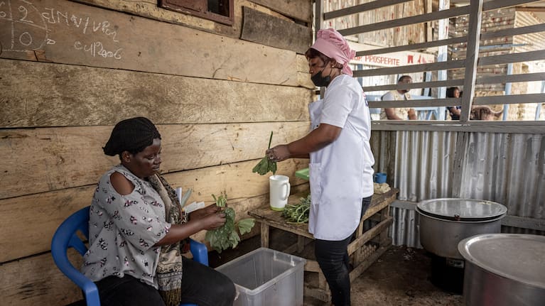 Local food workers in Bunia preparing meals for the treatment centre.