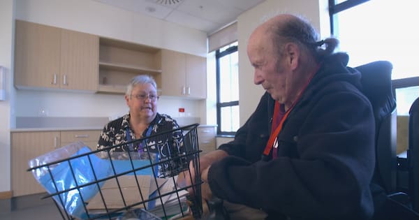 Former Chch hospital patient celebrates 20 years volunteering in mailroom