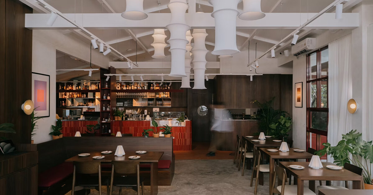 lantern-like pavilion reshapes bangkok house into arvie restaurant