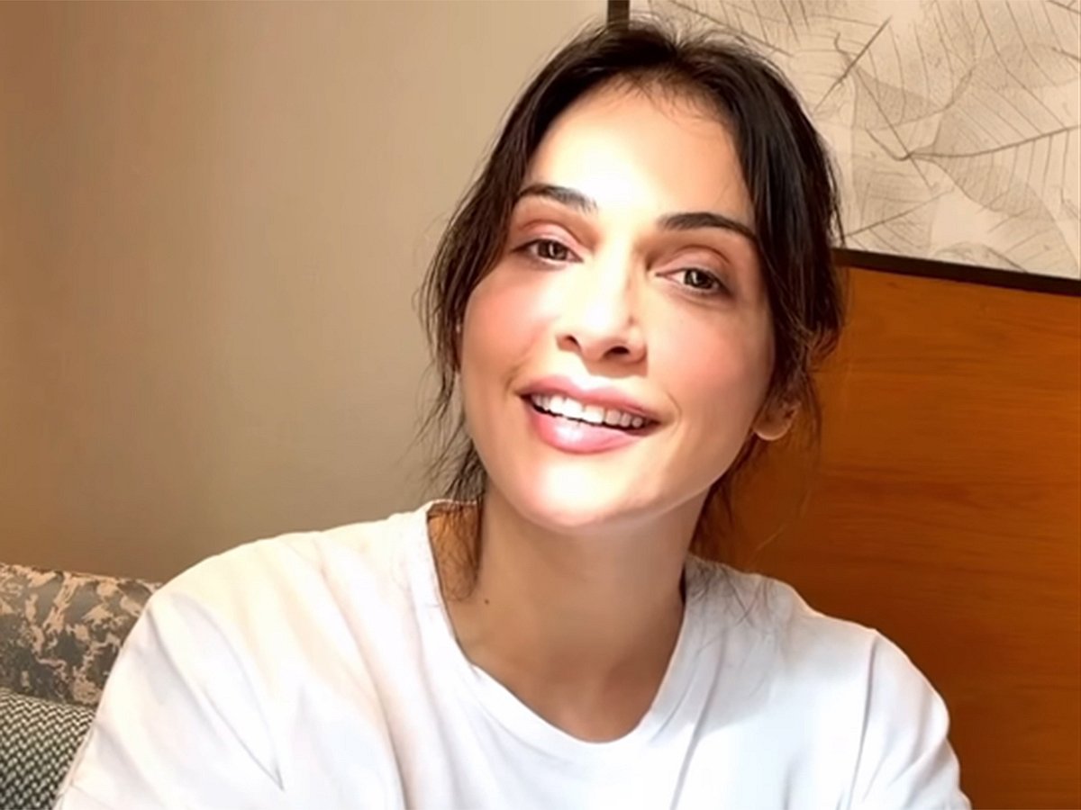 Isha Koppikar questions age bias in the film industry - Gulf News
