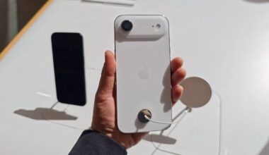 Users say new iPhones struggle to power on after battery dies
