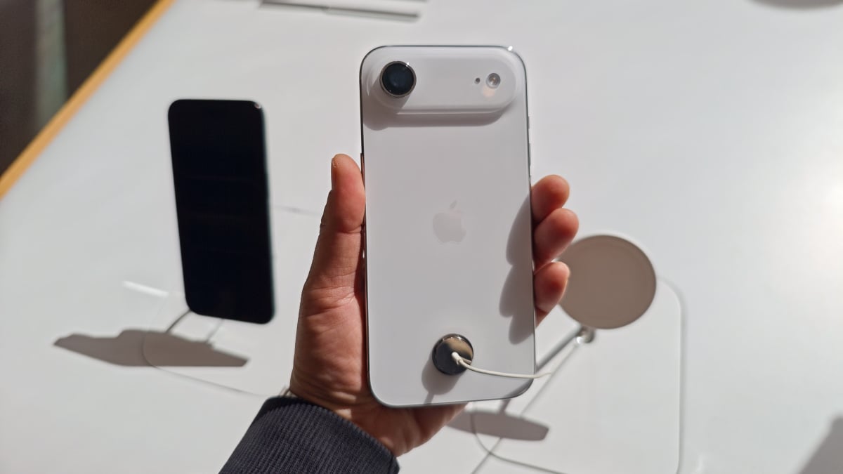 Users say new iPhones struggle to power on after battery dies