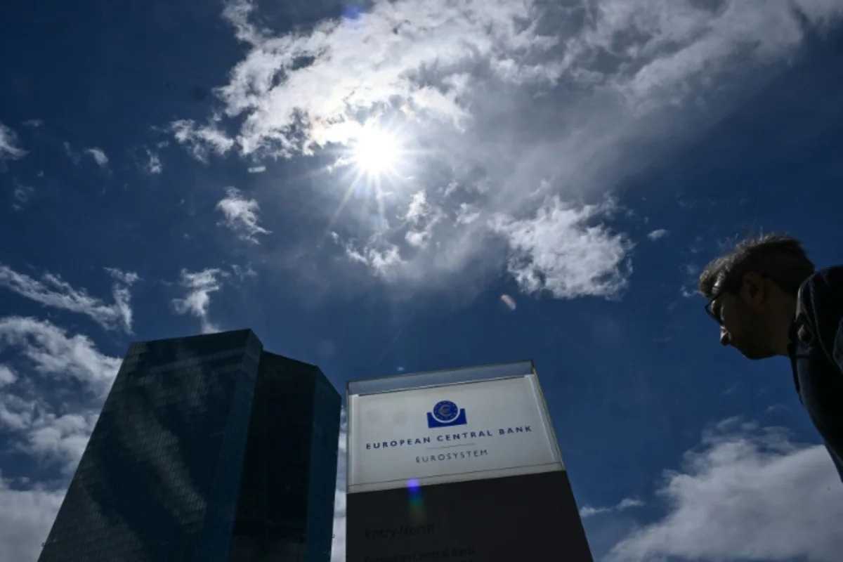 New Mideast fighting puts eurozone rate-setters on alert