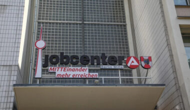 Germany's labour market dilemma: rising unemployment despite vacancies