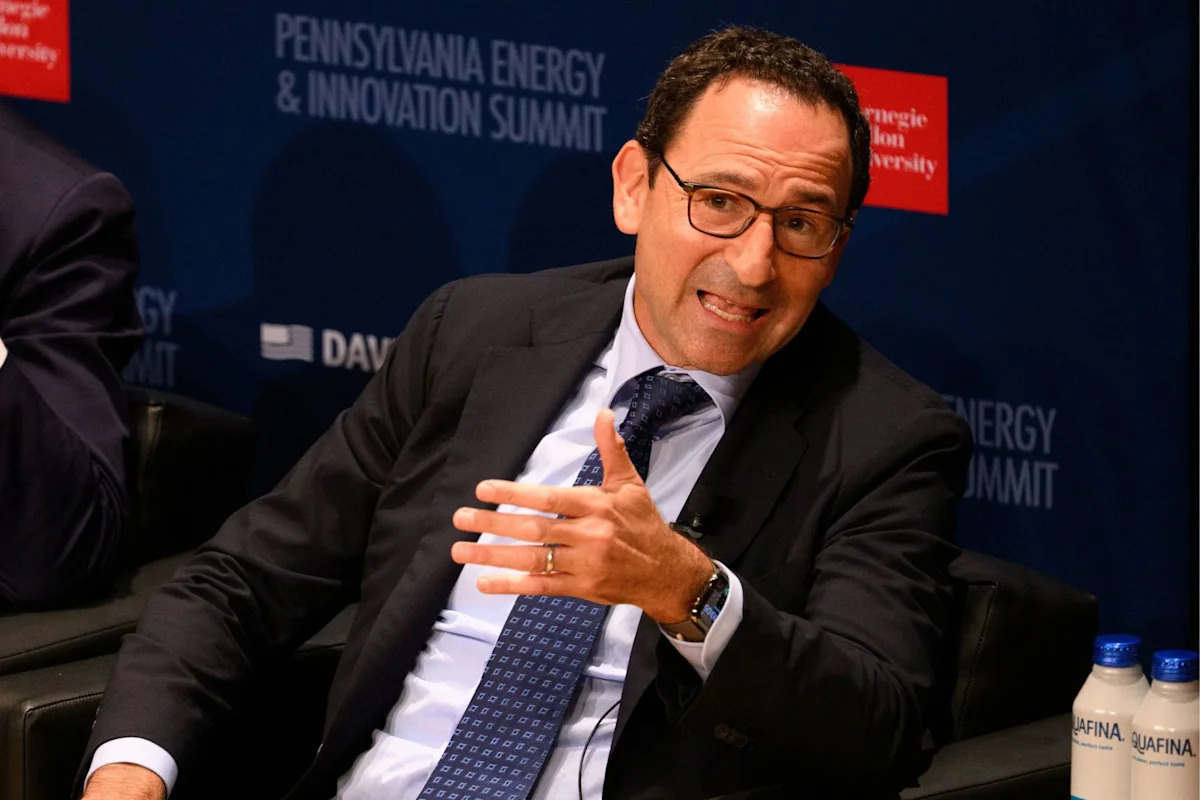 Blackstone president Jon Gray tells Gen Z to think like founders at work—but a growing number are skipping the corporate ladder to become one for real